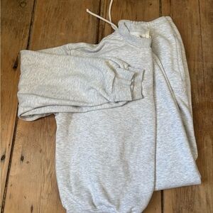 Skims crew neck and joggers